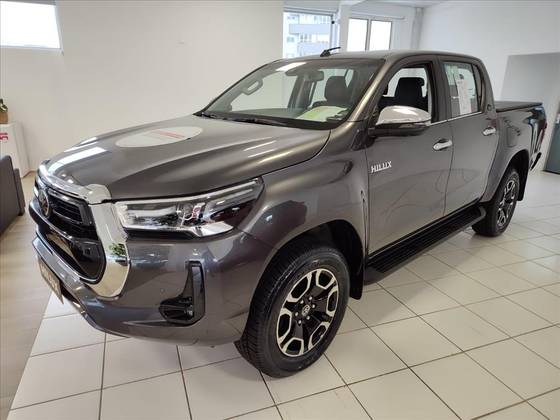 TOYOTA HILUX 2.8 D-4D TURBO DIESEL CD SRX 4X4 AUTOMÁTICO